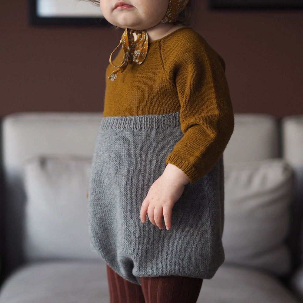 Edithdrakt - Papir - Clara Knitwear - Garntopia