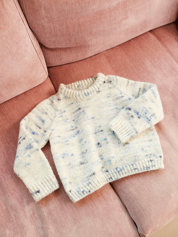 2401 - Mykt til barn - Nr. 5 DEBUTANT SWEATER JUNIOR - Papir - Sandnes garn - Garntopia