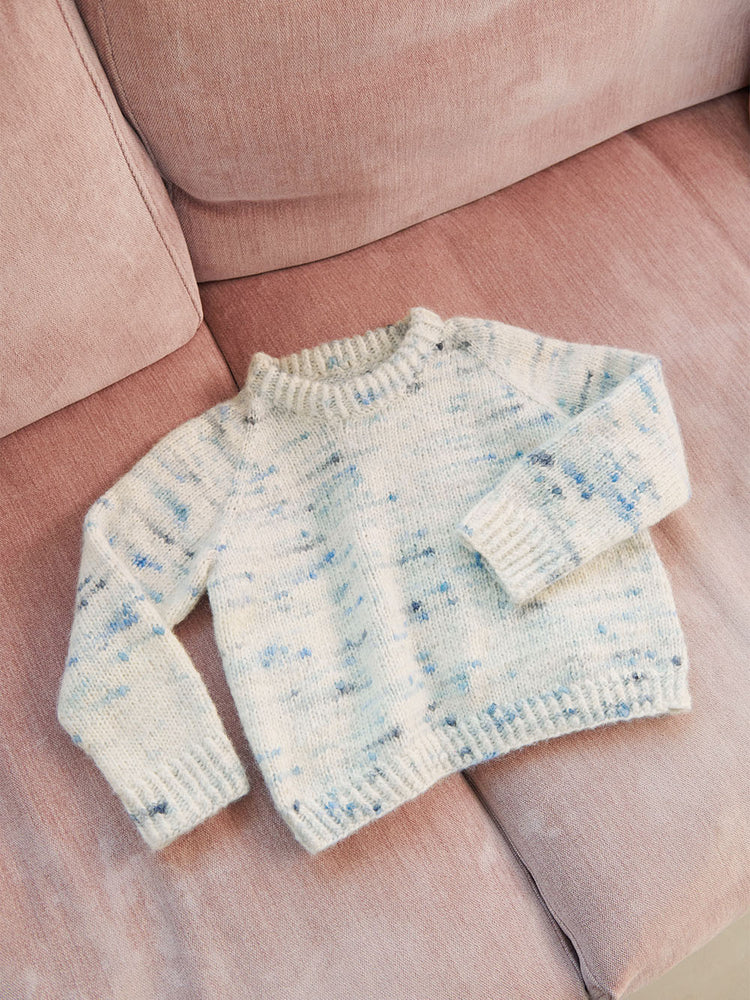 2401 - Mykt til barn - Nr. 5 DEBUTANT SWEATER JUNIOR - Papir - Sandnes garn - Garntopia