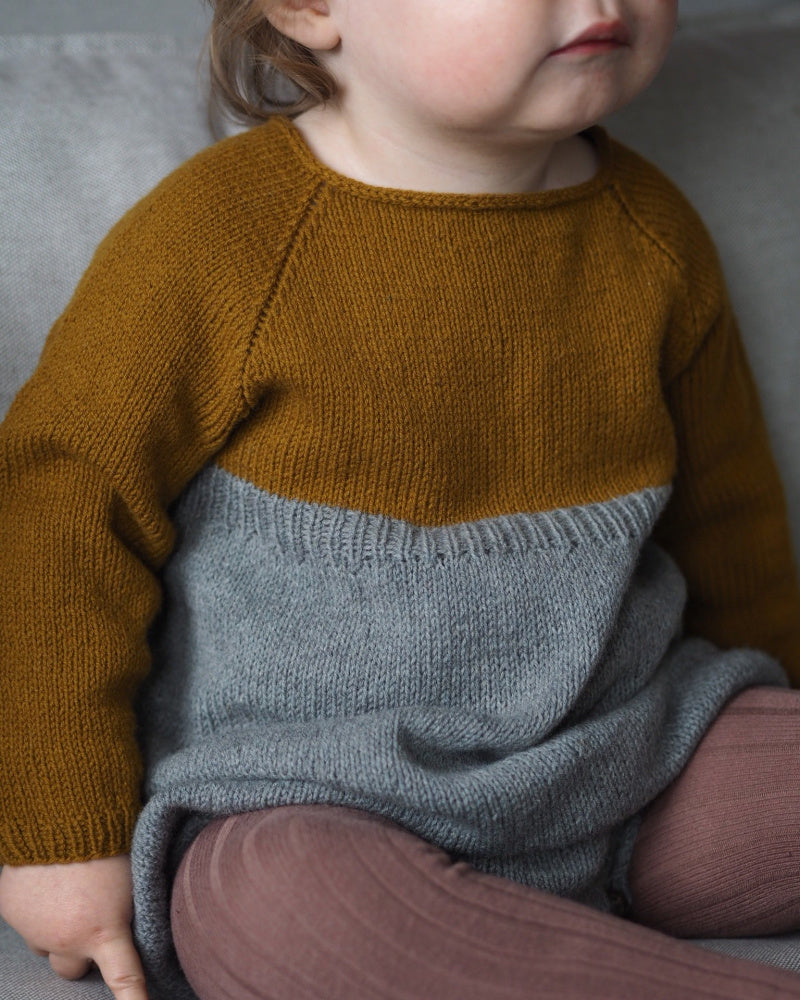 Edithdrakt - Papir - Clara Knitwear - Garntopia